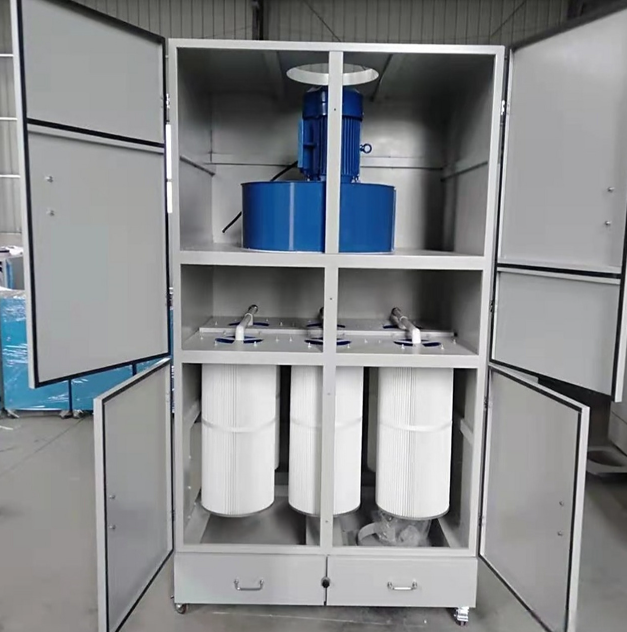 濾筒除塵器現場安裝圖，展示設備與管道的連接